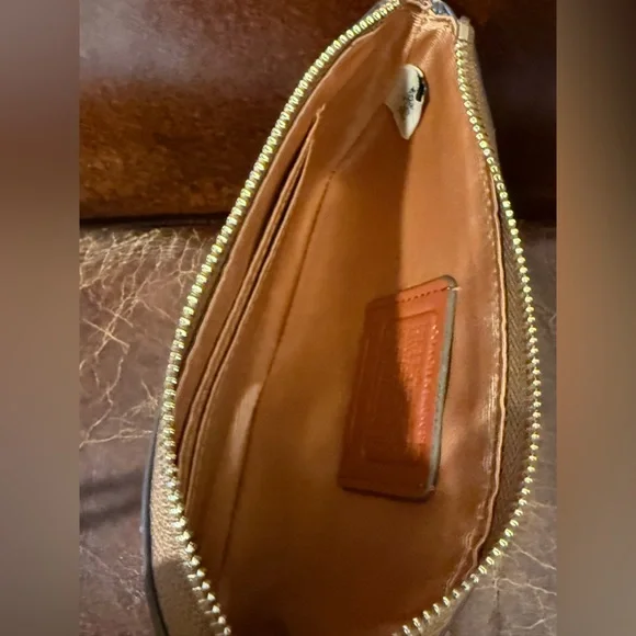 Coach x Peanuts Snoopy and Woodstock Brown Wristlet - Picture 7 of 9